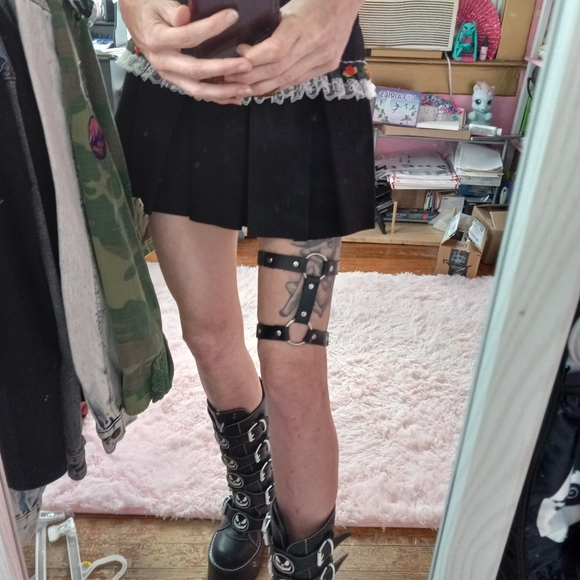 SOLD OUT Vegan leather dbl O ring sexy thigh garter! 😍 adjustable for all thigh - Picture 3 of 11